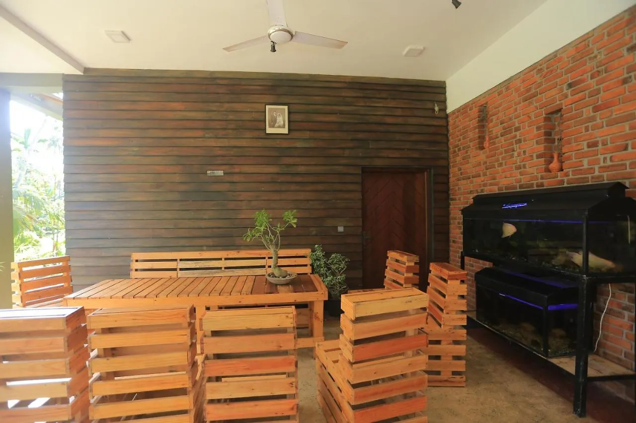 Hotel Riverrina Negombo