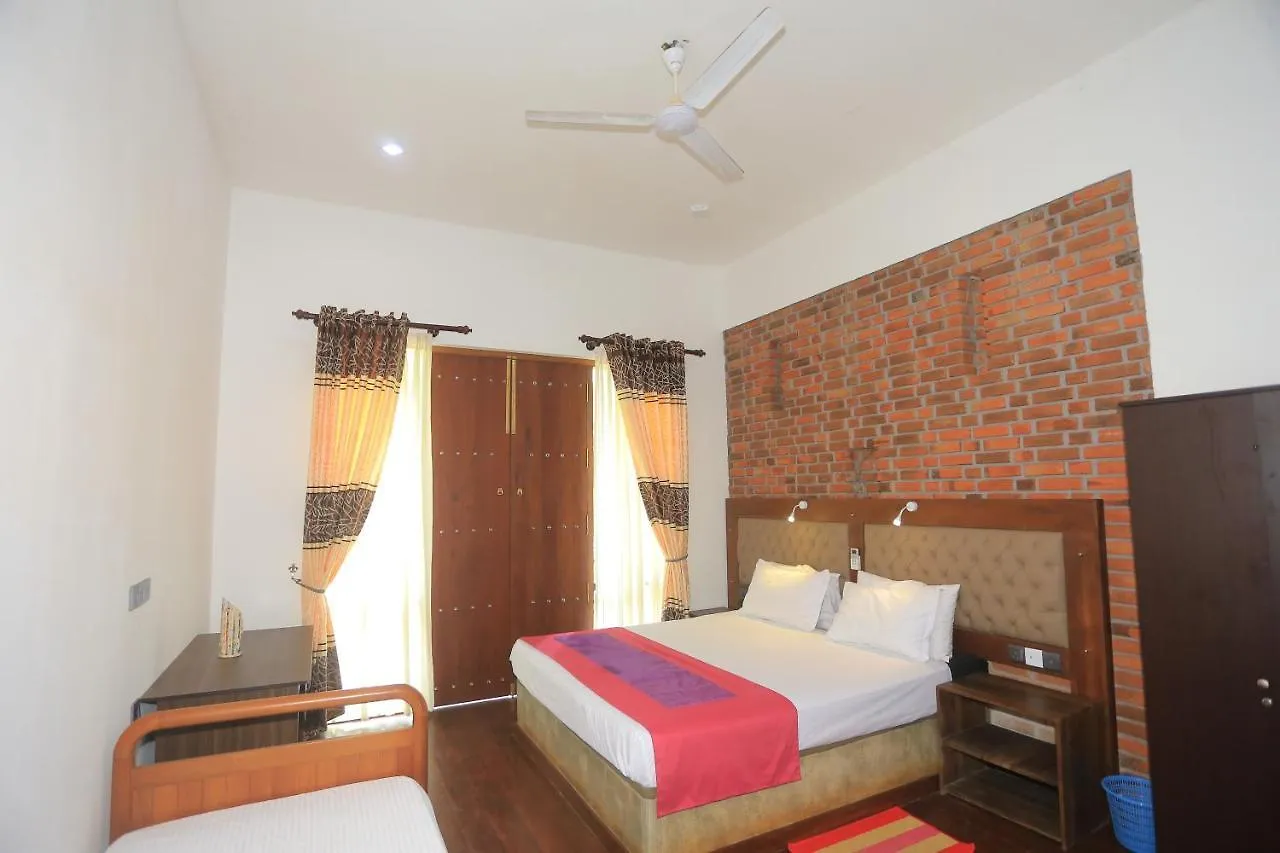 Hotel Riverrina Negombo