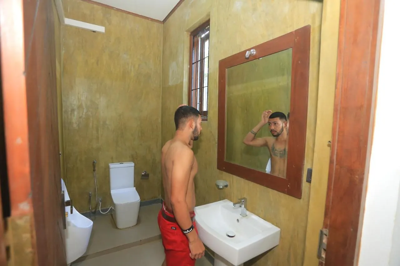 Hotel Riverrina Negombo